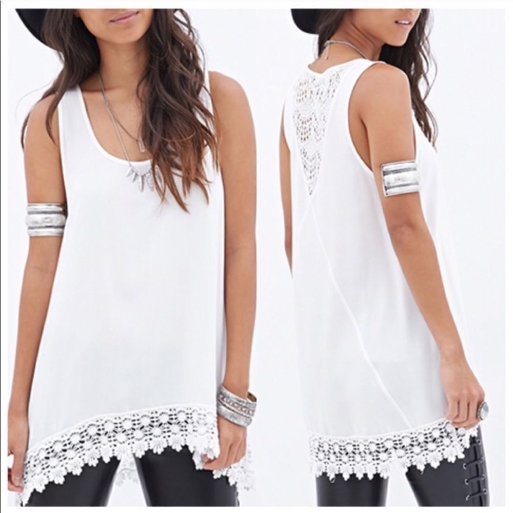 ✨HP✨CROCHET TRIM HI-LOW TOP✨